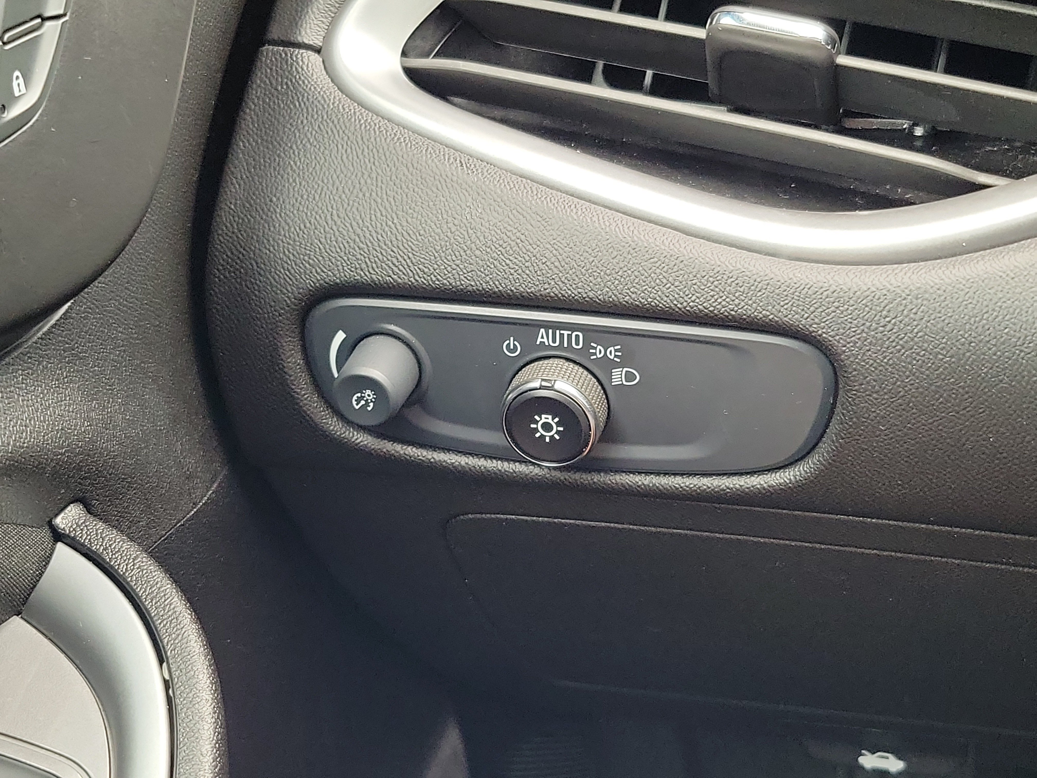 Used 2024 Chevrolet Malibu LT FWD image 19