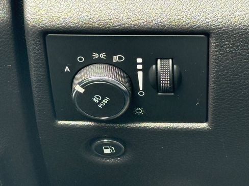 Used 2021 Jeep Grand Cherokee Laredo w/ Security & Convenience Group AWD/4WD image 19
