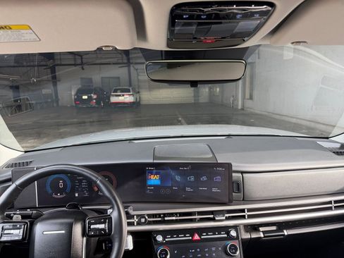 Used 2025 Hyundai Santa Fe SEL image 36