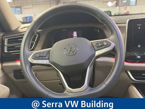 Used 2025 Volkswagen Atlas SEL AWD/4WD image 22