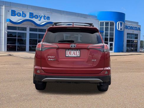 Used 2017 Toyota RAV4 XLE image 4