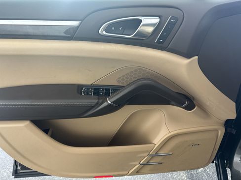Used 2016 Porsche Cayenne S w/ Premium Plus Package image 33