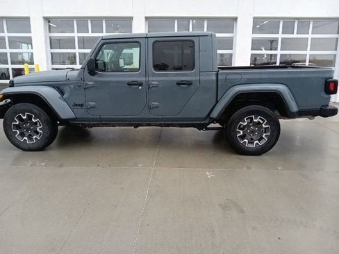 Used 2025 Jeep Gladiator Sport w/ Premium Package image 6