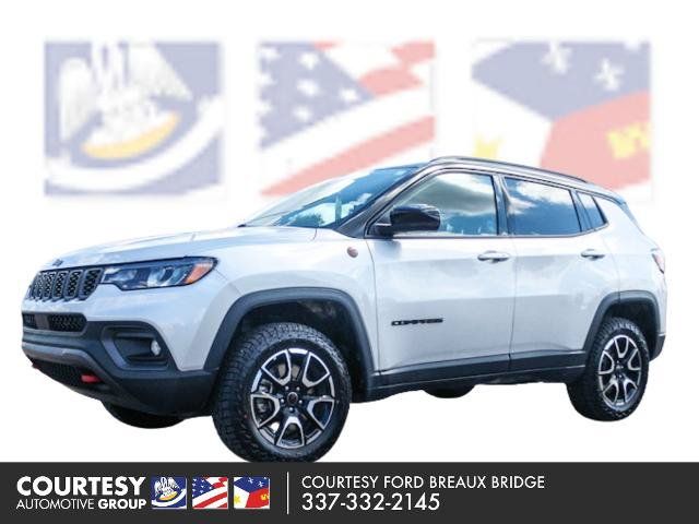 Used 2025 Jeep Compass Trailhawk AWD/4WD image 1