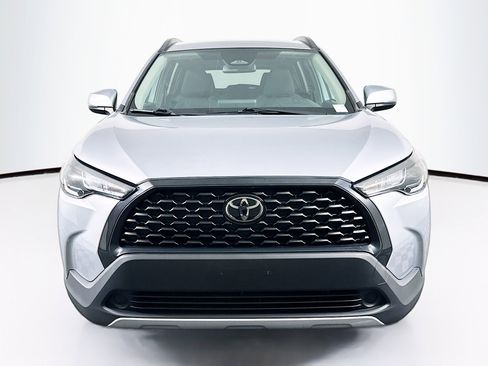 Used 2024 Toyota Corolla Cross LE image 2