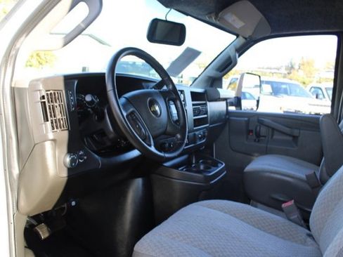 Used 2022 Chevrolet Express 4500 Extended w/ Power Convenience Package image 10