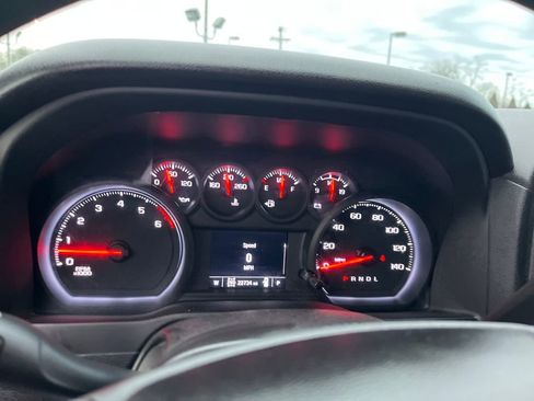 Used 2024 Chevrolet Silverado 2500 Custom w/ Custom Value Package image 9