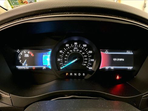 Used 2018 Ford Fusion SE w/ Fusion SE Technology Package FWD image 19