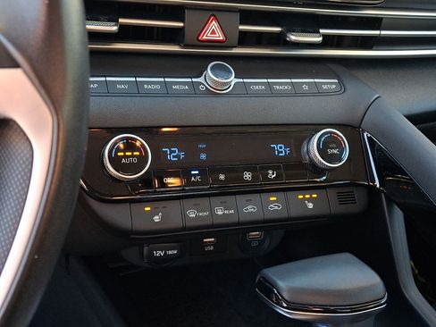 Used 2023 Hyundai Elantra SEL w/ Convenience Package FWD image 18
