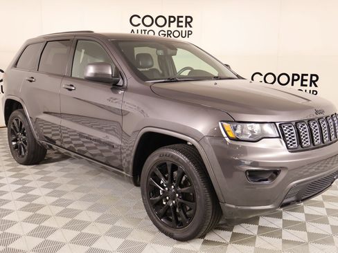 Used 2019 Jeep Grand Cherokee Altitude image 1