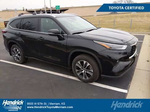 Certified 2024 Toyota Highlander XLE image 1