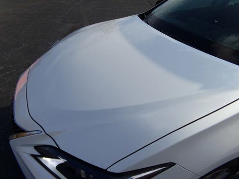 Used 2020 Lexus ES 300h w/ Premium Package image 11