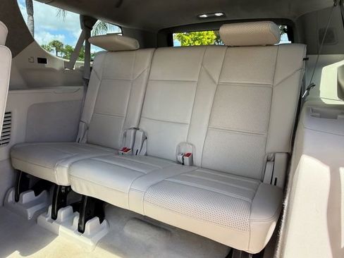 Used 2023 Cadillac Escalade ESV Premium Luxury Platinum AWD/4WD image 18