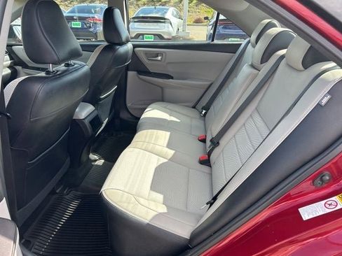 Used 2016 Toyota Camry SE image 14