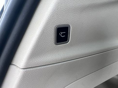 Certified 2023 Chrysler Pacifica Limited FWD image 23