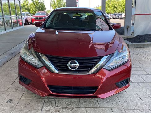 Used 2017 Nissan Altima 2.5 S w/ Power Driver Seat Package FWD image 2