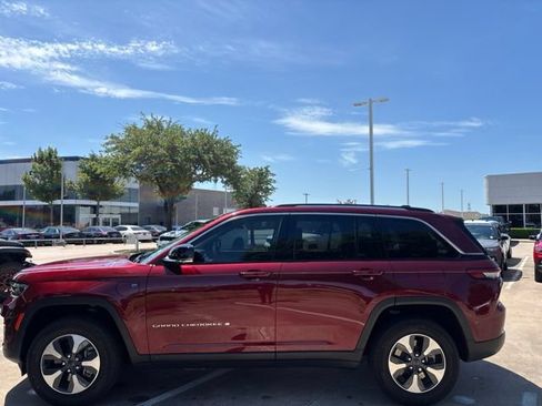 Used 2023 Jeep Grand Cherokee 4WD 4xe w/ Luxury Tech Group II image 8