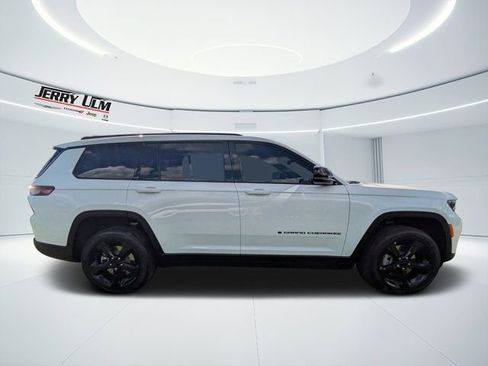 New 2025 Jeep Grand Cherokee L Laredo AWD/4WD image 2