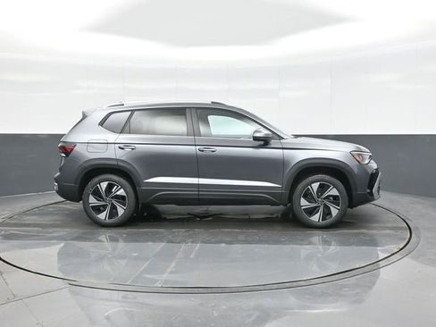 New 2026 Volkswagen Taos SE image 8
