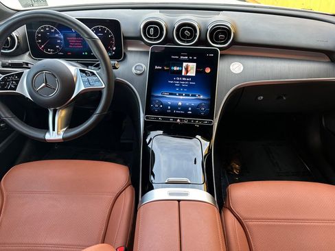 Used 2025 Mercedes-Benz C 300 4MATIC Sedan image 3