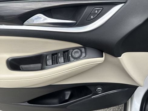 Used 2019 Buick Enclave Essence FWD image 17