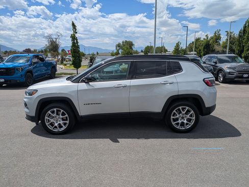 Used 2025 Jeep Compass Limited AWD/4WD image 9
