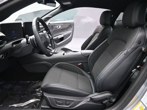 Used 2025 Ford Mustang GT RWD image 9