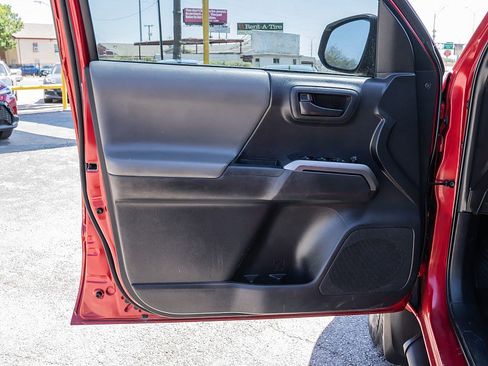 Used 2022 Toyota Tacoma SR5 RWD image 10