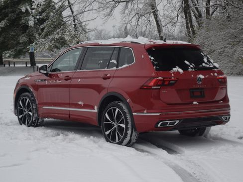Used 2024 Volkswagen Tiguan SEL R-Line image 25