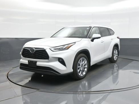 Used 2025 Toyota Highlander Limited AWD/4WD image 5