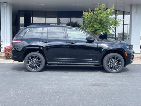 New 2026 Jeep Grand Cherokee Limited AWD/4WD image 3