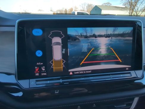 Used 2024 Volkswagen Atlas SE image 24