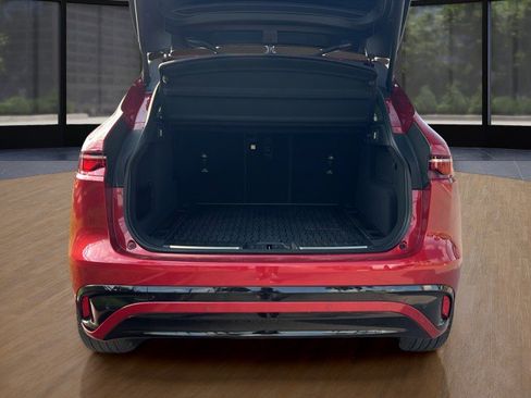 Used 2025 Jaguar F-PACE R-Dynamic S image 8