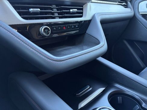 Used 2025 Ford Explorer Active image 4