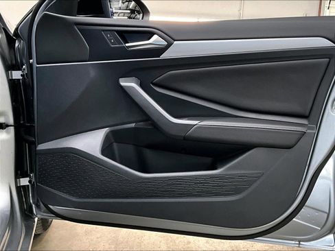 Used 2025 Volkswagen Jetta Sport image 25