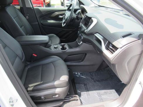 Certified 2024 GMC Terrain SLT FWD image 12