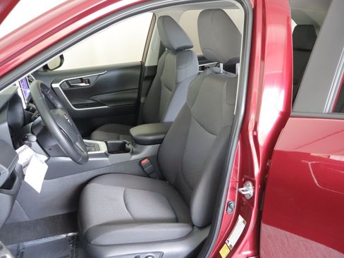 Used 2025 Toyota RAV4 XLE w/ Convenience Package AWD/4WD image 8