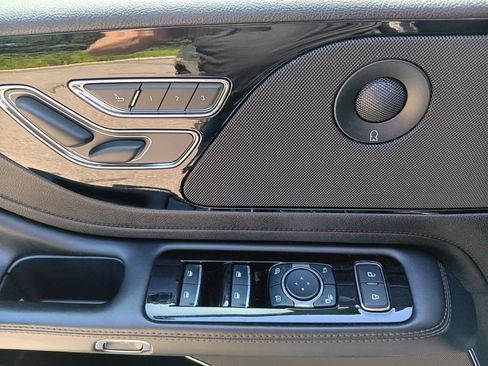 Used 2023 Lincoln Aviator Reserve AWD/4WD image 14