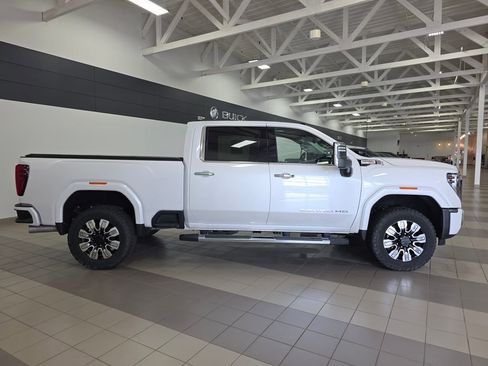 Used 2024 GMC Sierra 3500 Denali w/ Technology Package AWD/4WD image 6