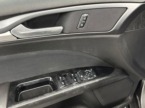 Used 2016 Ford Fusion SE FWD image 11