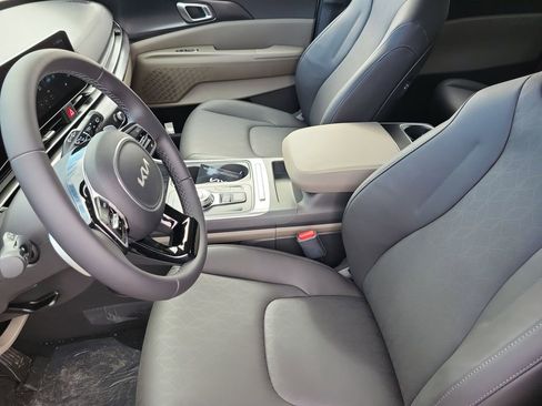 New 2026 Kia Carnival LXS FWD image 7