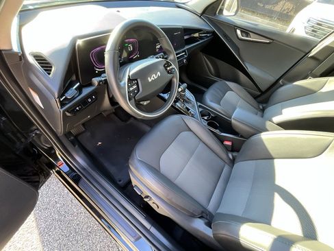 Used 2023 Kia Niro EX image 7