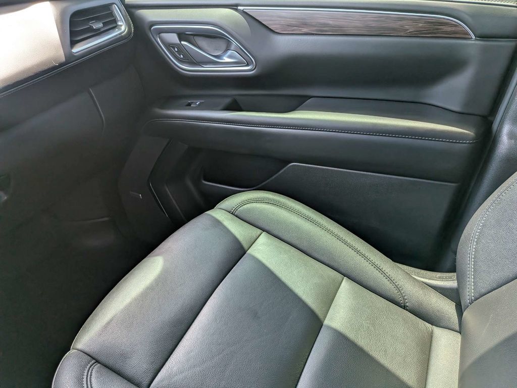 Used 2023 Chevrolet Tahoe Z71 w/ Luxury Package AWD/4WD image 18