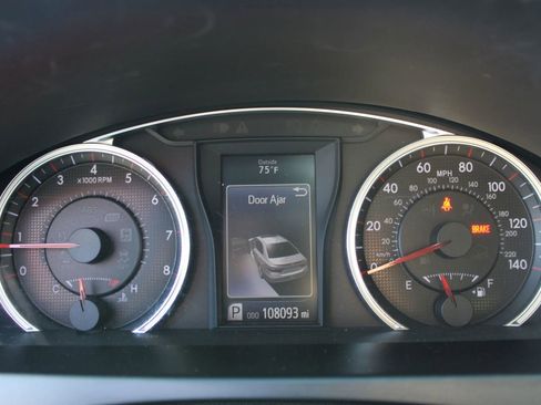 Used 2015 Toyota Camry SE FWD image 33