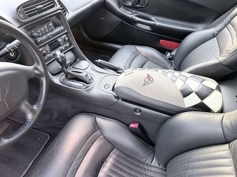 Used 2004 Chevrolet Corvette Coupe w/ Preferred Equipment Group RWD image 21