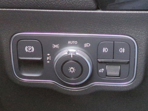 Used 2023 Mercedes-Benz GLA 250 image 30