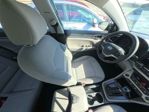 Used 2018 Hyundai Elantra SE image 26