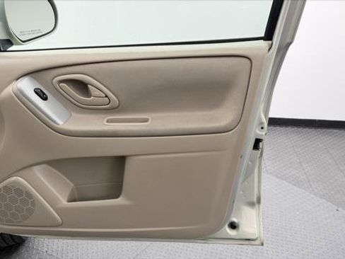 Used 2006 MAZDA Tribute s FWD image 22