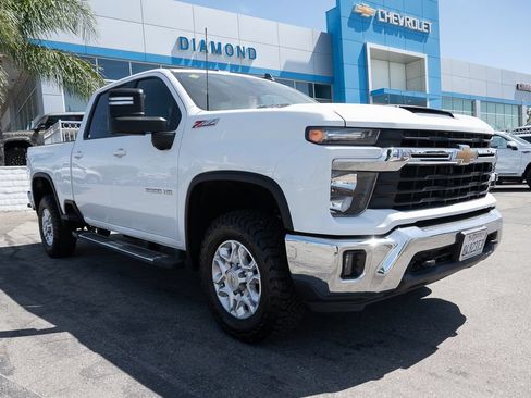 Used 2024 Chevrolet Silverado 2500 LT w/ Convenience Package AWD/4WD image 1