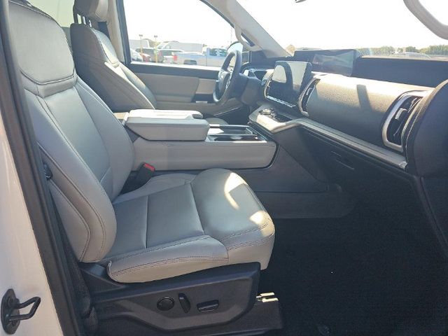 Used 2025 Ford Expedition Active AWD/4WD image 11